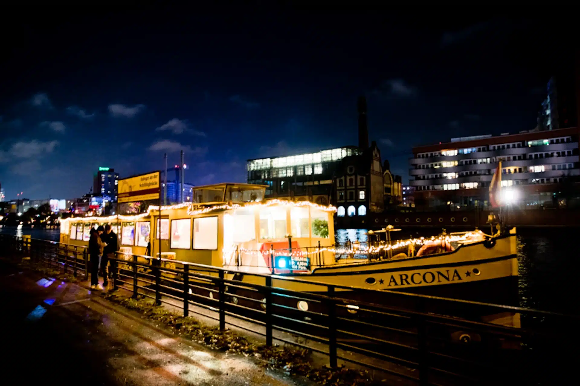huettenzauber-berlin-weihnachten-schifffahrt-event-berlin-arcona-13