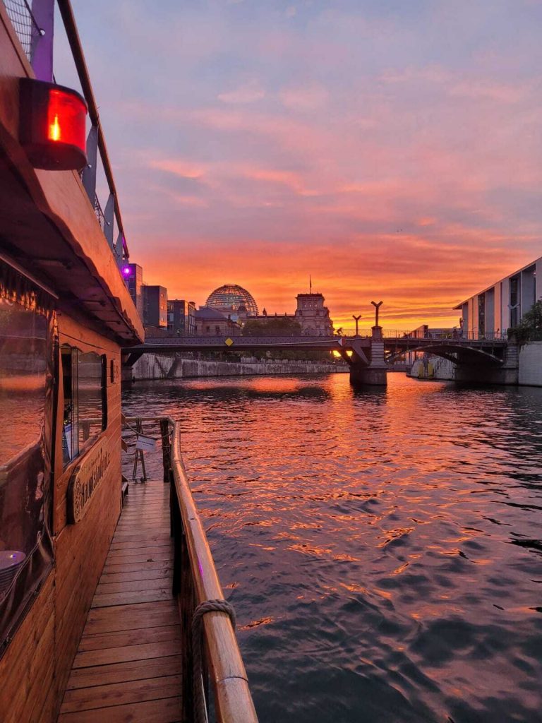 sonnenuntergang auf dem fluss